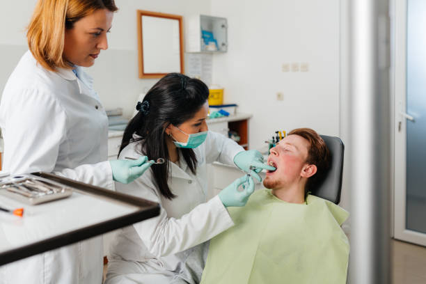 Best Cracked Tooth Emergency Dentist  in Savannah, MO